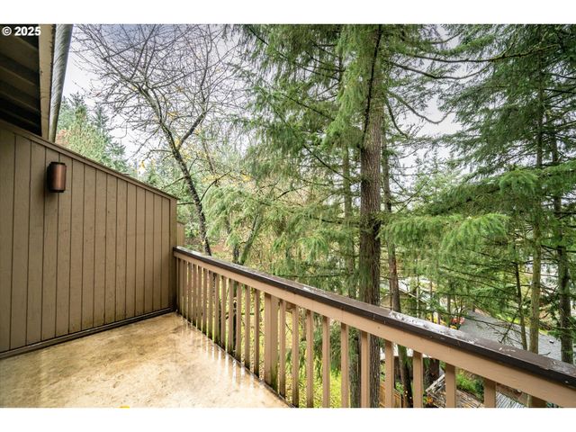 3833 COLONY OAKS Dr, Eugene, OR 97405