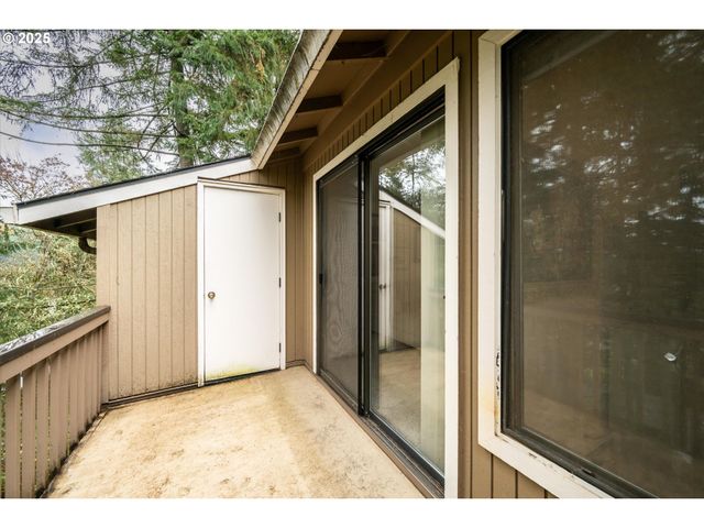 3833 COLONY OAKS Dr, Eugene, OR 97405