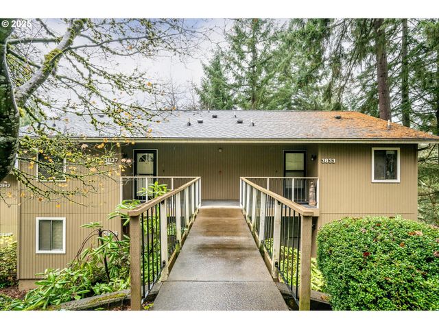 3833 COLONY OAKS Dr, Eugene, OR 97405