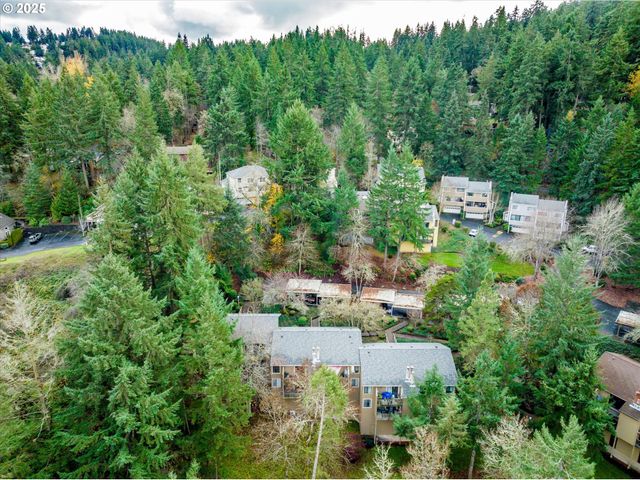 3833 COLONY OAKS Dr, Eugene, OR 97405