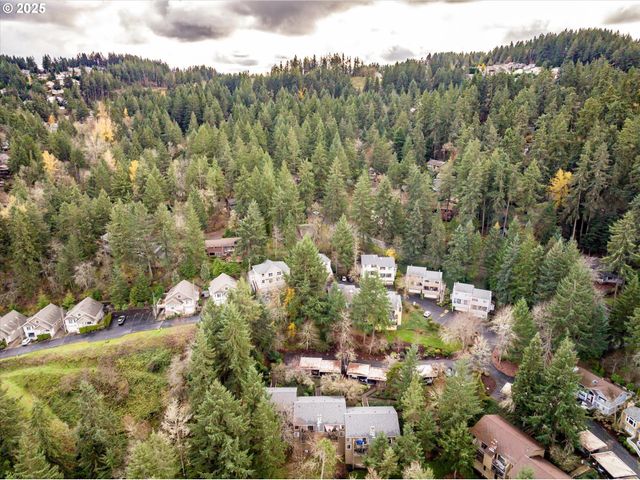 3833 COLONY OAKS Dr, Eugene, OR 97405