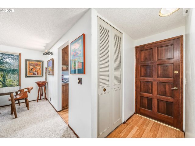 3833 COLONY OAKS Dr, Eugene, OR 97405