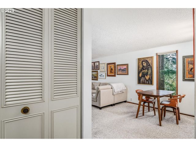 3833 COLONY OAKS Dr, Eugene, OR 97405