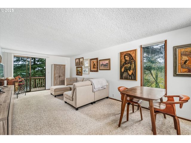 3833 COLONY OAKS Dr, Eugene, OR 97405