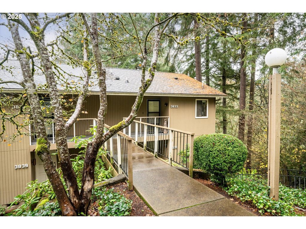 3833 COLONY OAKS Dr, Eugene, OR 97405