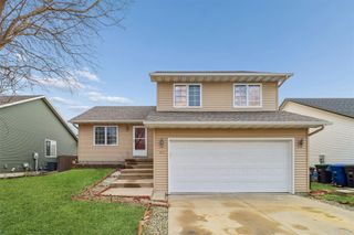 2633 Whispering Ridge Drive, Des Moines, IA 50320