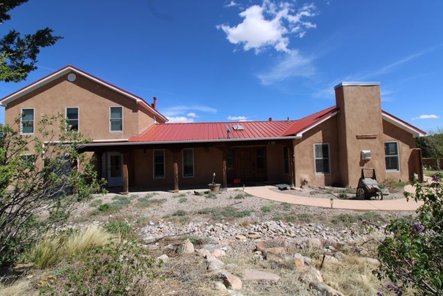 39 Sandoval Road, Edgewood, NM 87015
