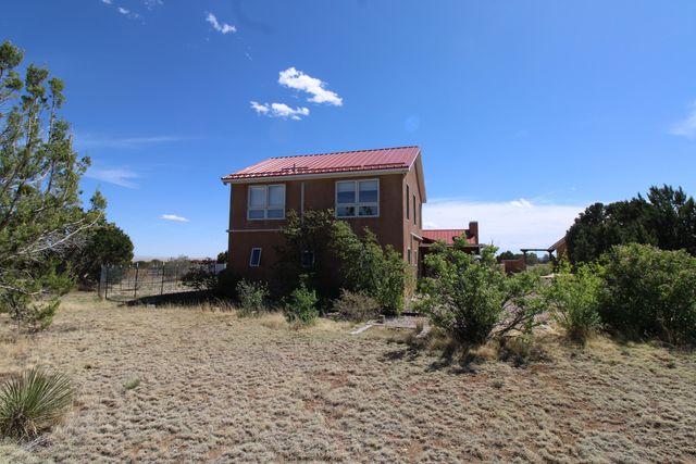 39 Sandoval Road, Edgewood, NM 87015