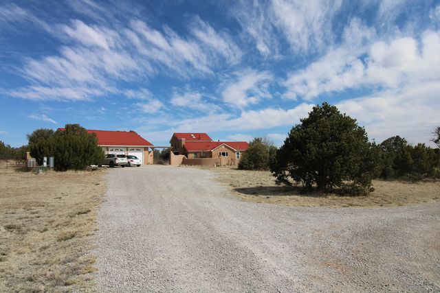 39 Sandoval Road, Edgewood, NM 87015