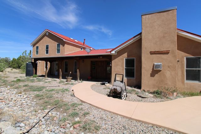 39 Sandoval Road, Edgewood, NM 87015