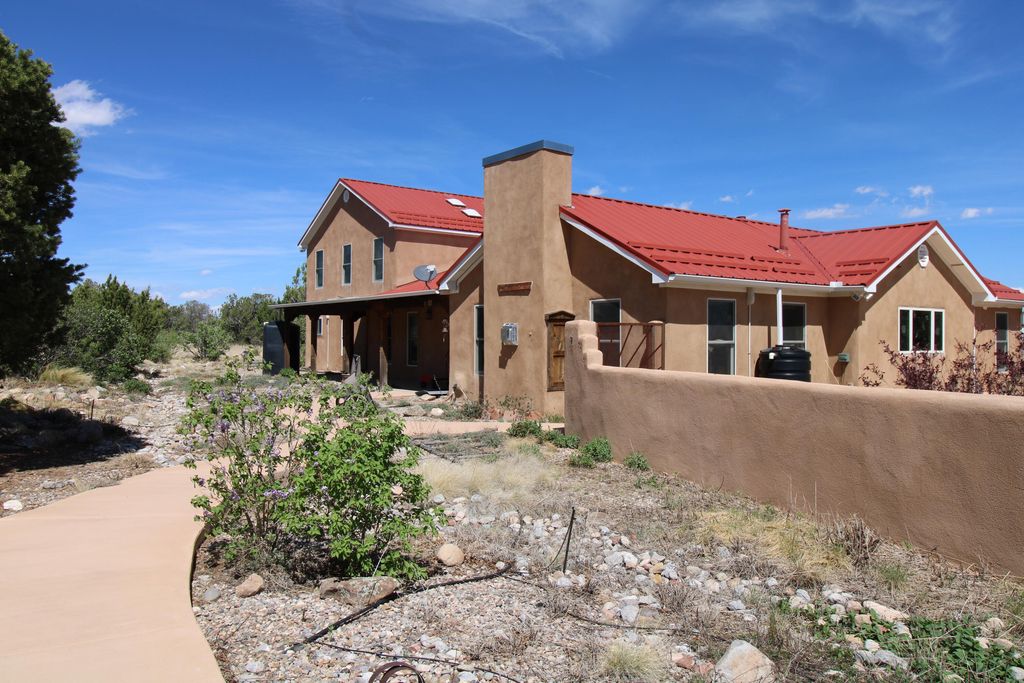 39 Sandoval Road, Edgewood, NM 87015