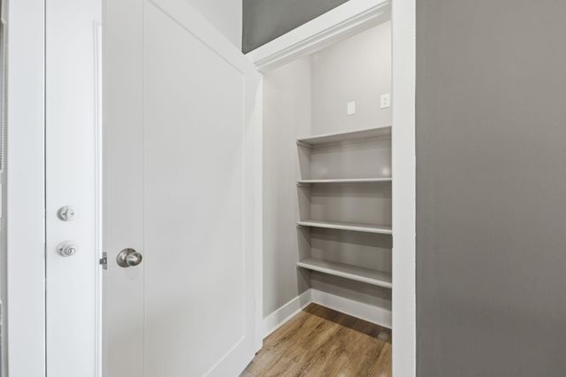 488 E Harper St, Valley Center, KS 67147