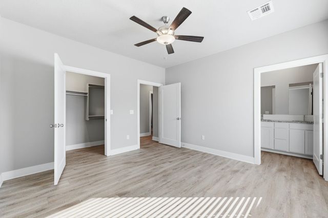 488 E Harper St, Valley Center, KS 67147