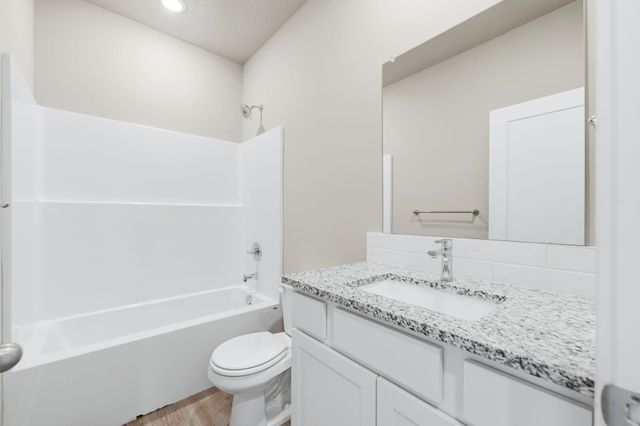 488 E Harper St, Valley Center, KS 67147