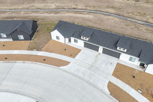 488 E Harper St, Valley Center, KS 67147