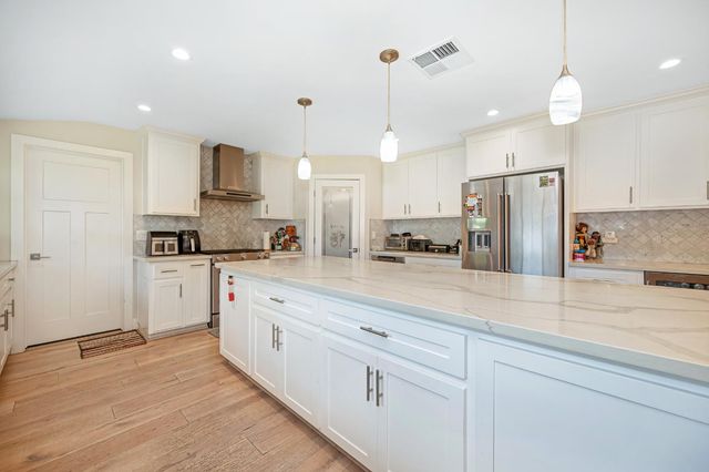 5225 Marione Dr, Carmichael, CA 95608