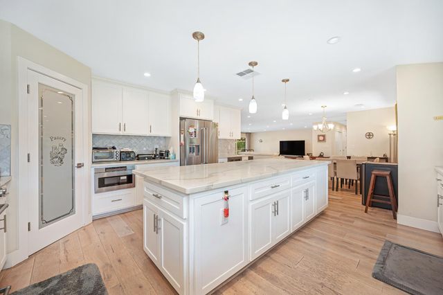 5225 Marione Dr, Carmichael, CA 95608