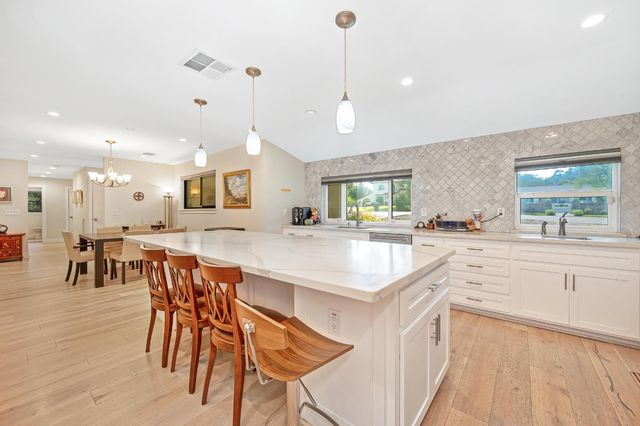 5225 Marione Dr, Carmichael, CA 95608