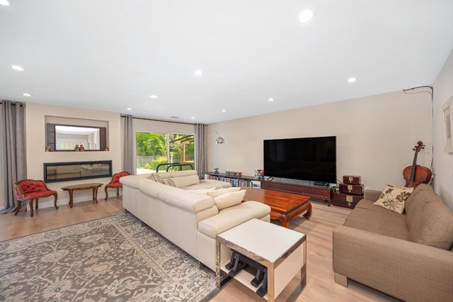 5225 Marione Dr, Carmichael, CA 95608