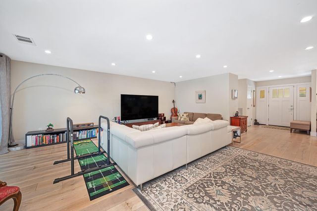 5225 Marione Dr, Carmichael, CA 95608