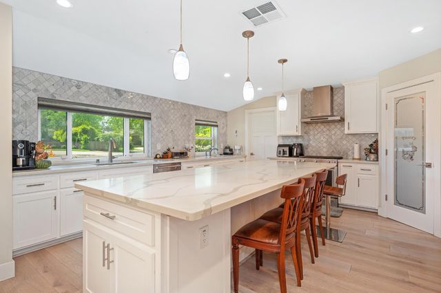 5225 Marione Dr, Carmichael, CA 95608