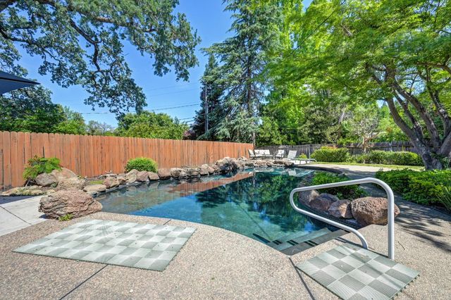 5225 Marione Dr, Carmichael, CA 95608