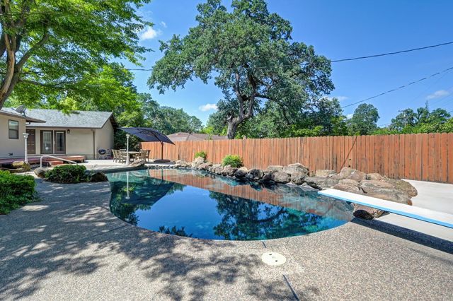 5225 Marione Dr, Carmichael, CA 95608