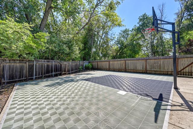5225 Marione Dr, Carmichael, CA 95608