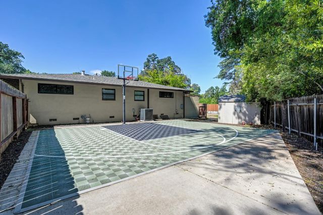 5225 Marione Dr, Carmichael, CA 95608