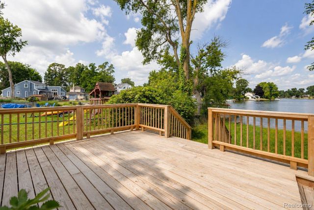 9322 Cedar Island Road, White Lake Charter Township, MI 48386