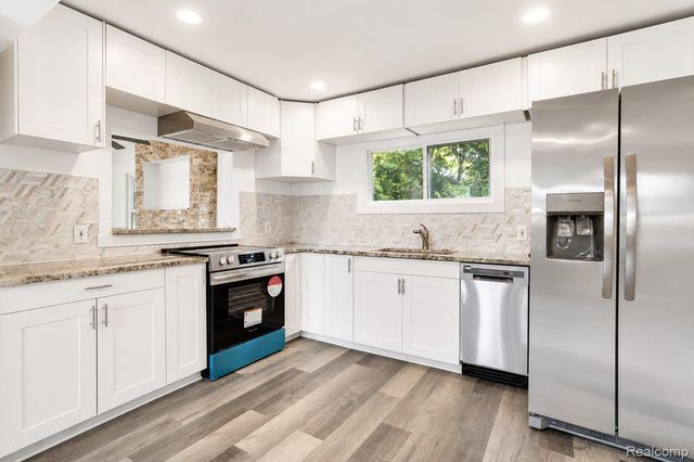 9322 Cedar Island Road, White Lake Charter Township, MI 48386