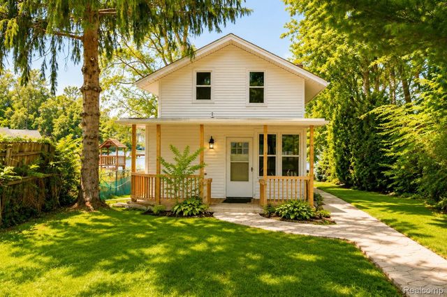 9322 Cedar Island Road, White Lake Charter Township, MI 48386