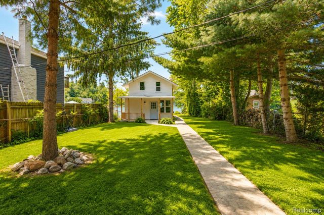 9322 Cedar Island Road, White Lake Charter Township, MI 48386