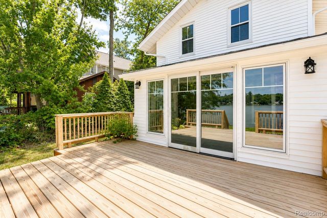 9322 Cedar Island Road, White Lake Charter Township, MI 48386