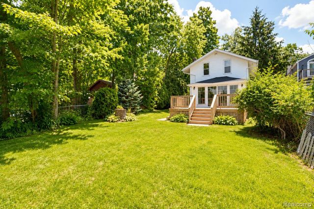9322 Cedar Island Road, White Lake Charter Township, MI 48386