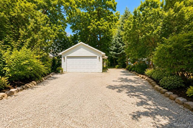 9322 Cedar Island Road, White Lake Charter Township, MI 48386