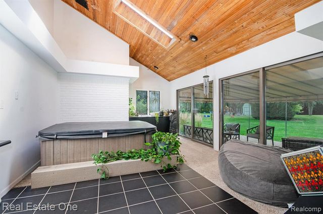 35238 Moravian Drive, Sterling Heights, MI 48312