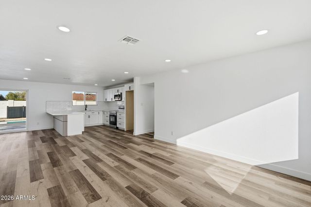 534 E PEBBLE BEACH Drive, Tempe, AZ 85282