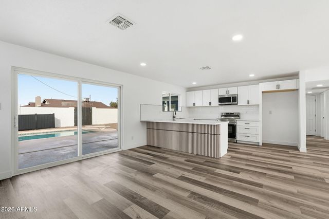 534 E PEBBLE BEACH Drive, Tempe, AZ 85282