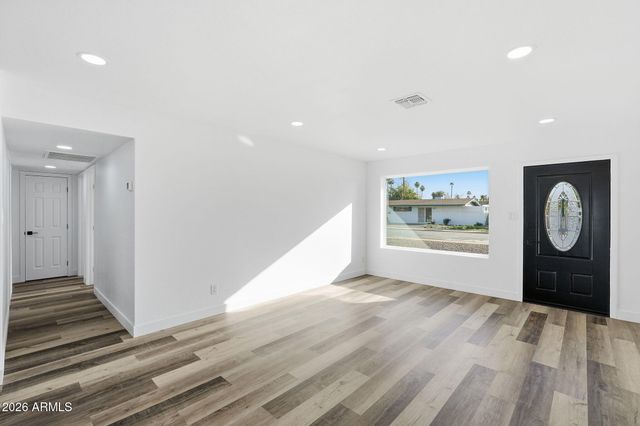 534 E PEBBLE BEACH Drive, Tempe, AZ 85282