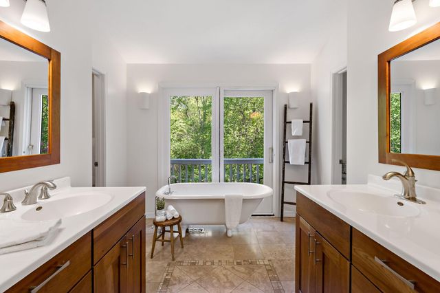 8660 Black Maple Drive, Eden Prairie, MN 55344