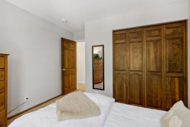 8660 Black Maple Drive, Eden Prairie, MN 55344