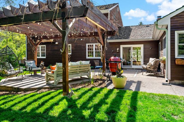 8660 Black Maple Drive, Eden Prairie, MN 55344