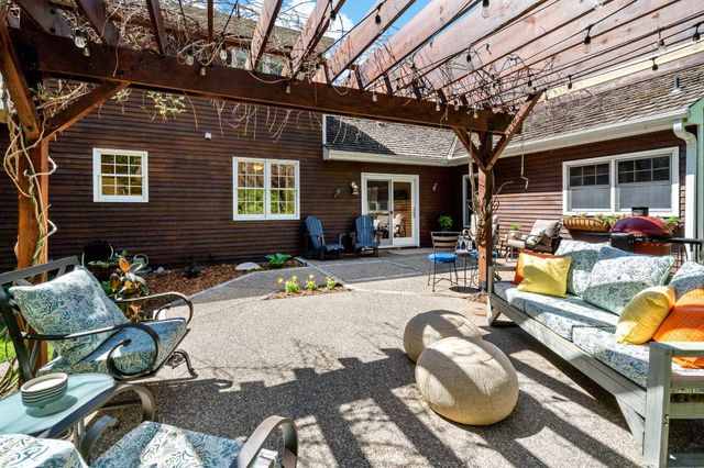 8660 Black Maple Drive, Eden Prairie, MN 55344
