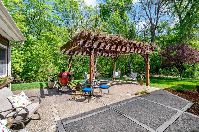 8660 Black Maple Drive, Eden Prairie, MN 55344