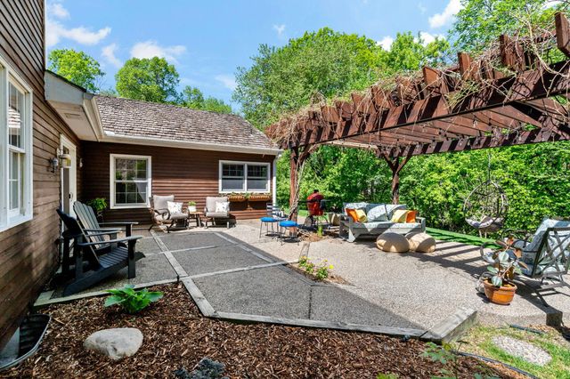 8660 Black Maple Drive, Eden Prairie, MN 55344