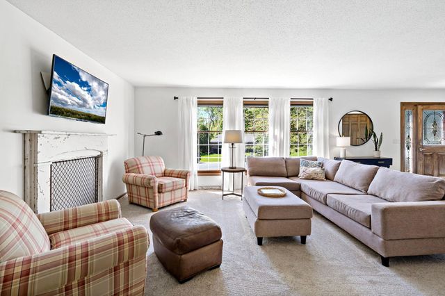 8660 Black Maple Drive, Eden Prairie, MN 55344