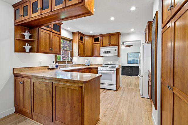 8660 Black Maple Drive, Eden Prairie, MN 55344