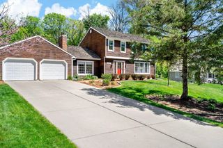 8660 Black Maple Drive, Eden Prairie, MN 55344
