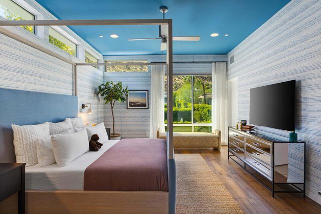 1000 Surrey Lane, Palm Springs, CA 92264